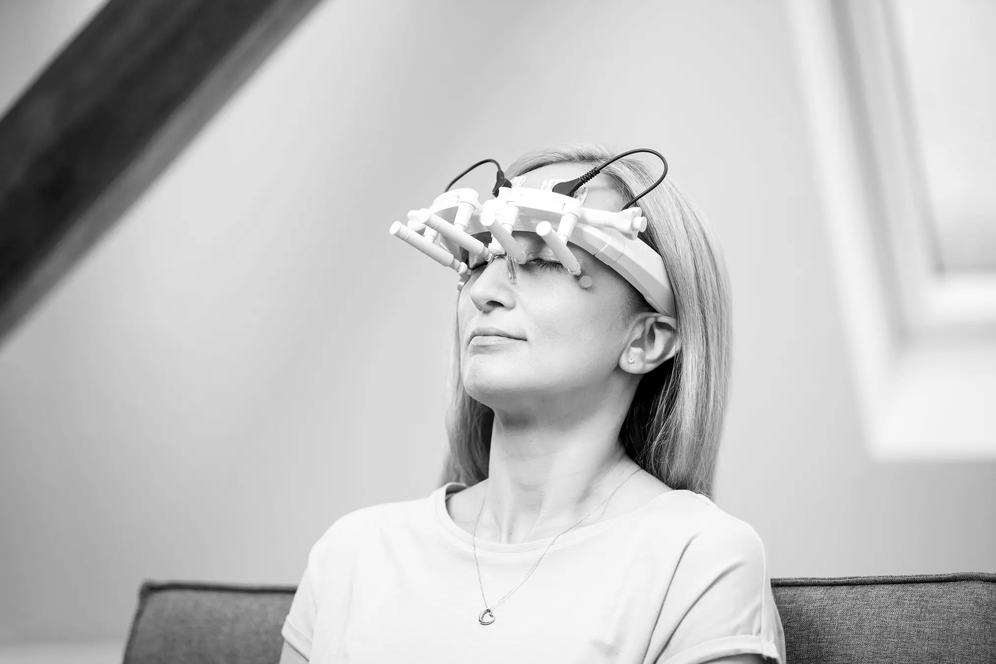 Anwendung der TES-Therapie mit dem OkuStim® 2 – Schritt 4: 30 Minuten Anwendung von zu Hause